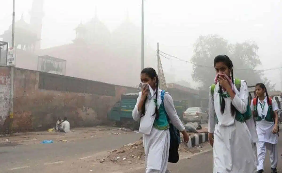 Delhi's air becomes poisonous, AQI crosses 500, schools and colleges closed