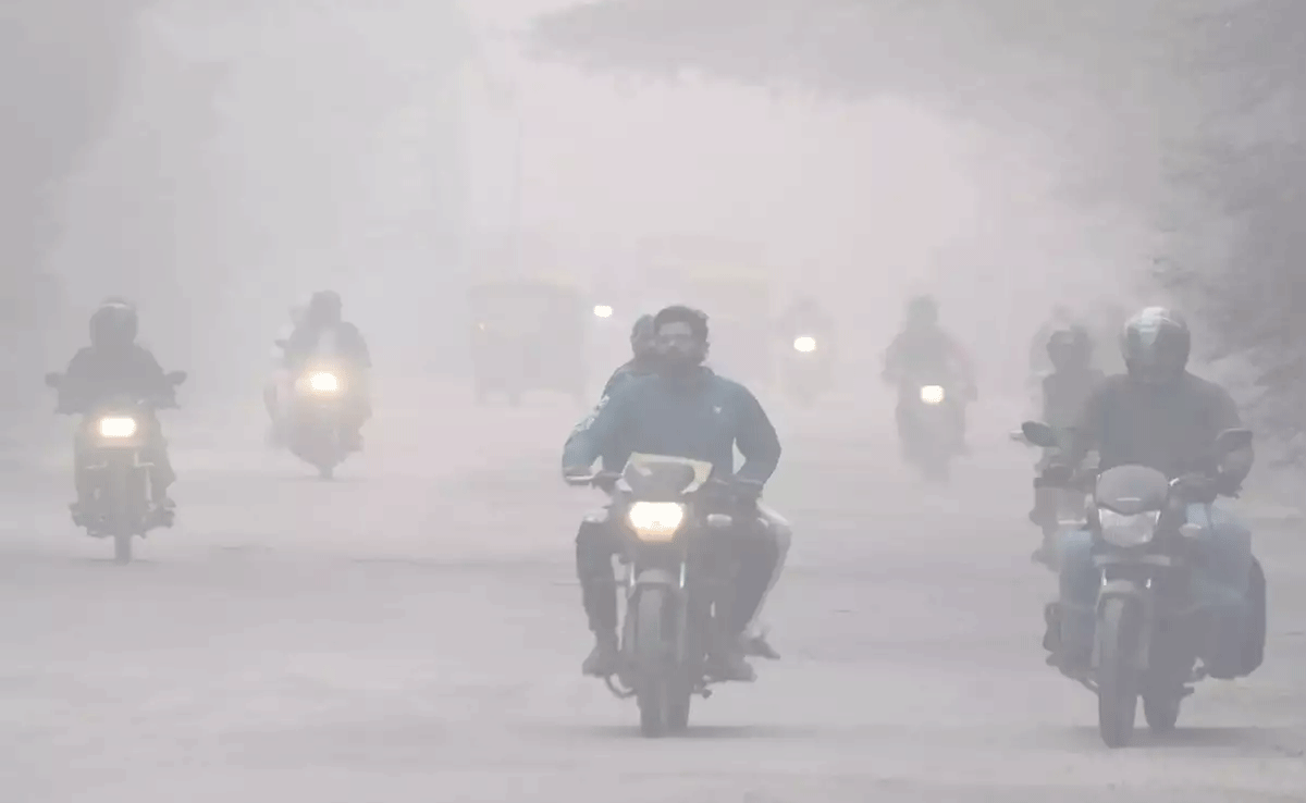 
Air quality in Delhi reaches 'severe' category, AQI crosses 400