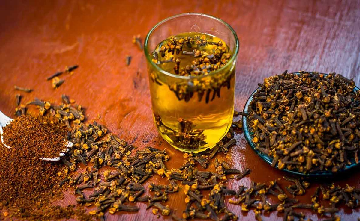 You can avoid these diseases by drinking clove water on an empty stomach in the morning in winter.