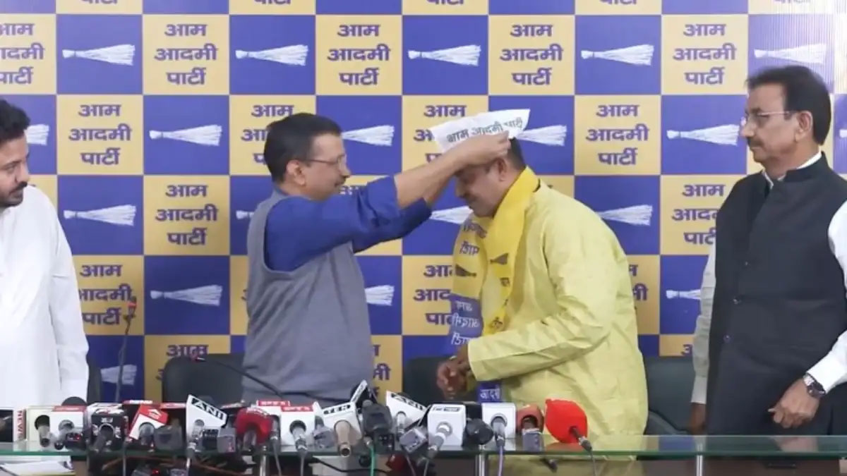 Former BJP MLA Anil Jha joins Aam Aadmi Party in presence of Arvind Kejriwal