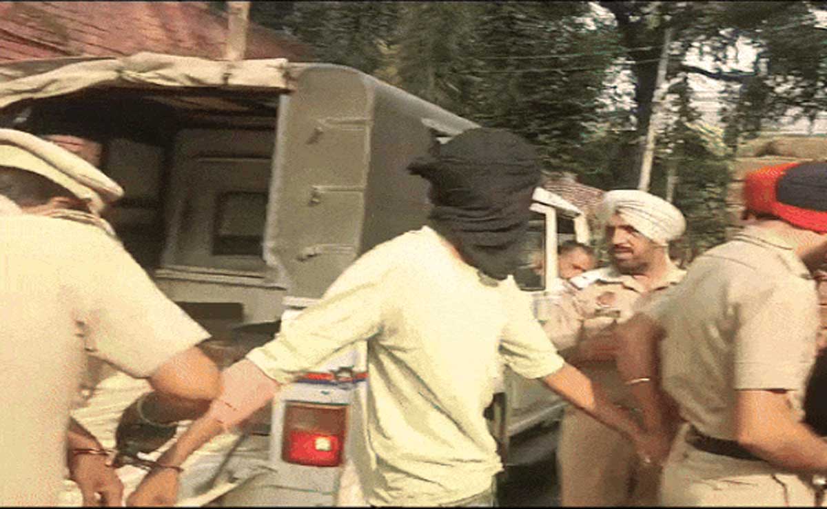 4 arrested in Punjab for throwing petrol bombs 