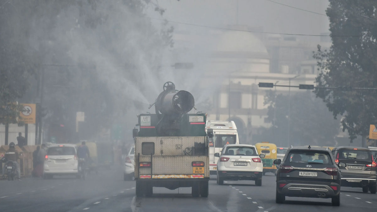 Season's worst air quality in Delhi, visibility drops to 150 meters