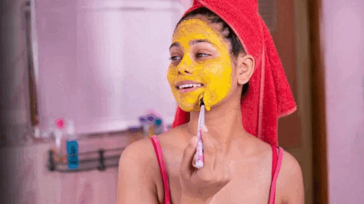 Get glowing skin with gram flour face pack