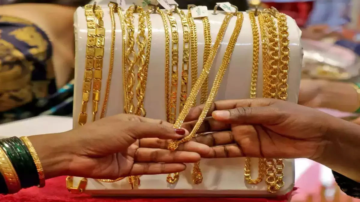 Gold price rose by Rs 10 to reach Rs 79,480