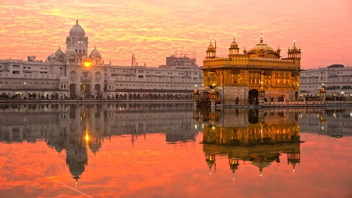 Golden Temple of Amritsar (Harmandir Sahib)