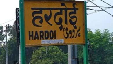 DCM hits auto rickshaw in Hardoi