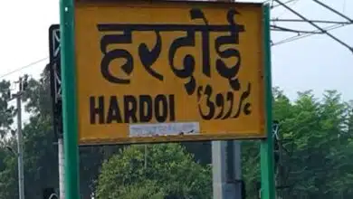 DCM hits auto rickshaw in Hardoi