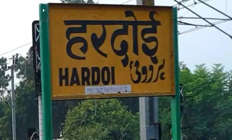 DCM hits auto rickshaw in Hardoi