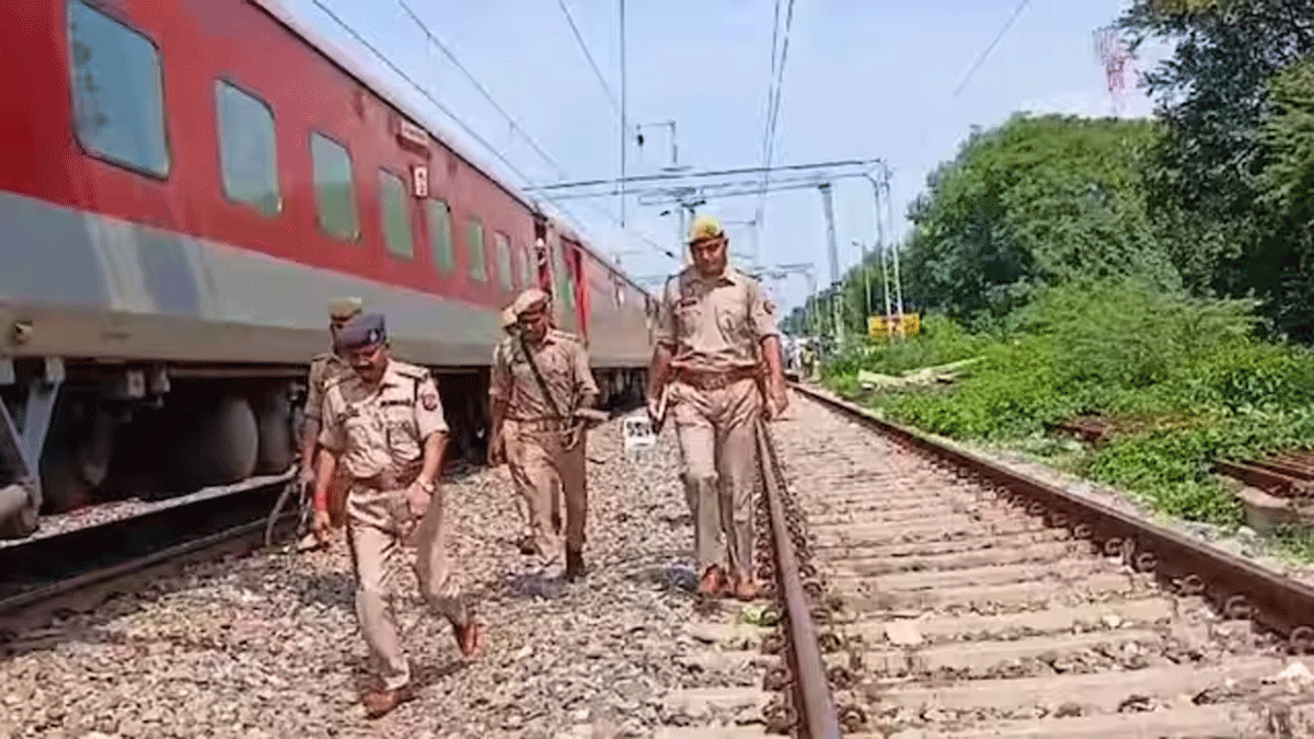 Four workers killed after being hit by Thiruvananthapuram bound Kerala Express train