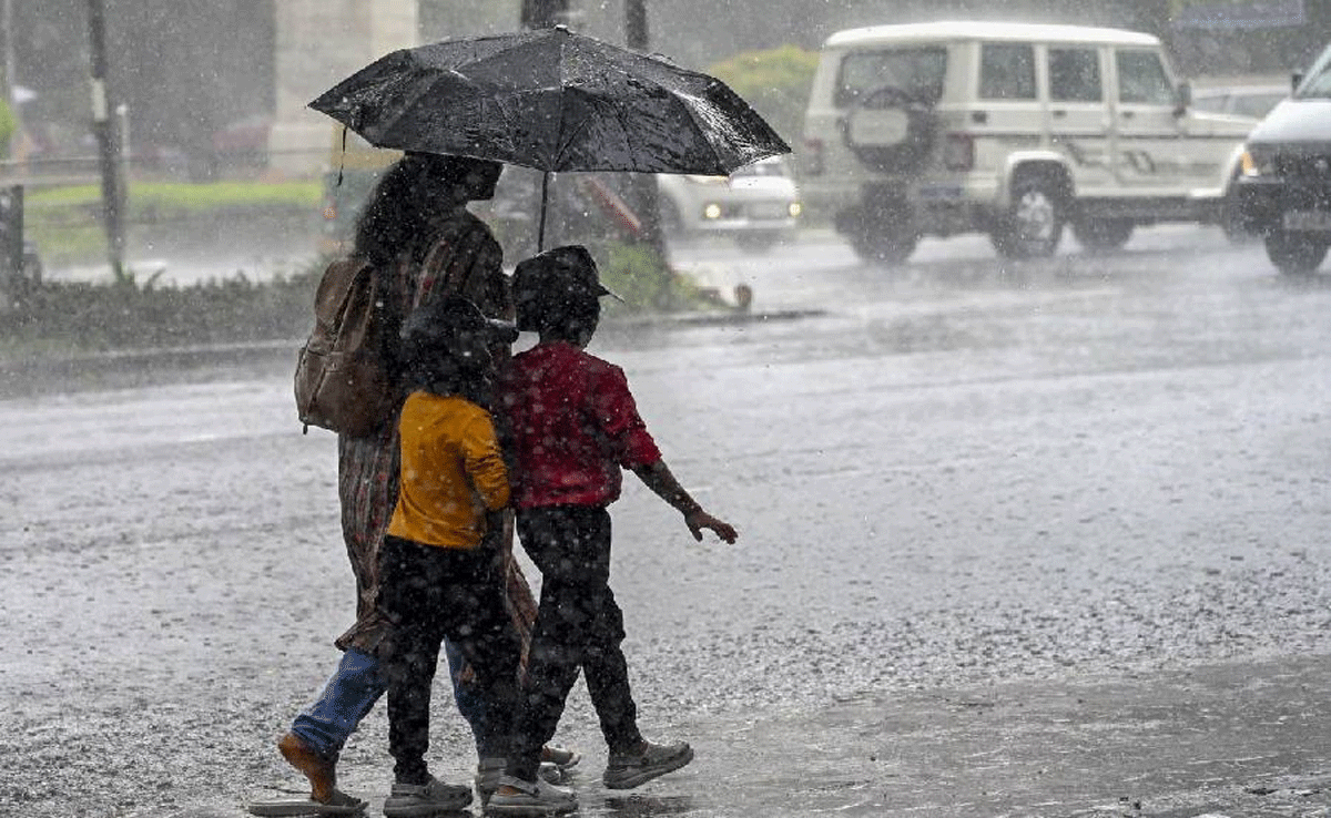 Kerala: Heavy rain expected in next 5 days, yellow alert issued for 10 districts