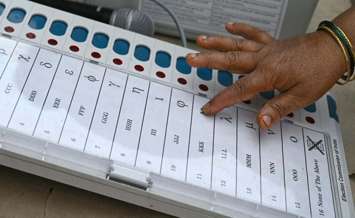 Congress suspends 28 rebel candidates before Maharashtra elections