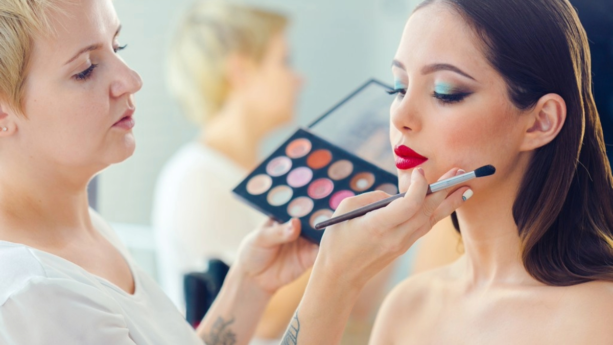 how to become a makeup artist