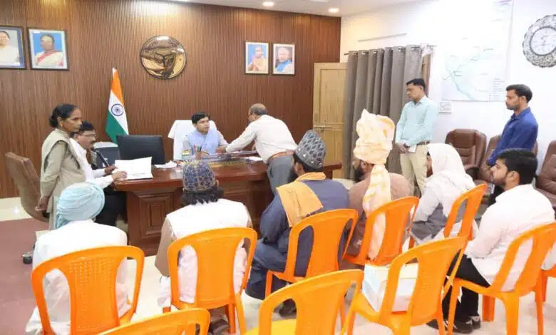 Maulanas met Commissioner and DIJ in Sambhal
