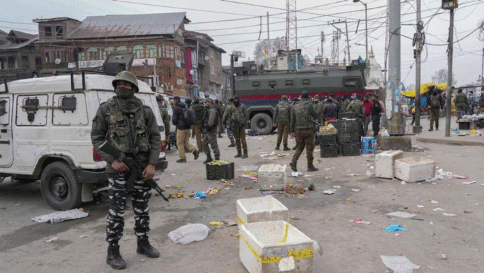 Terrorists throw grenade in crowded Sunday market in Srinagar, 12 people injured