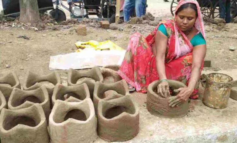 Muslim women from Bihar make earthen stoves for Chhath Puja