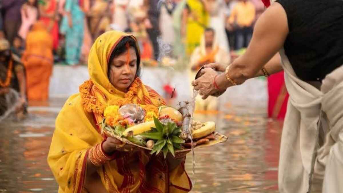 Muslim women from Bihar make earthen stoves for Chhath Puja