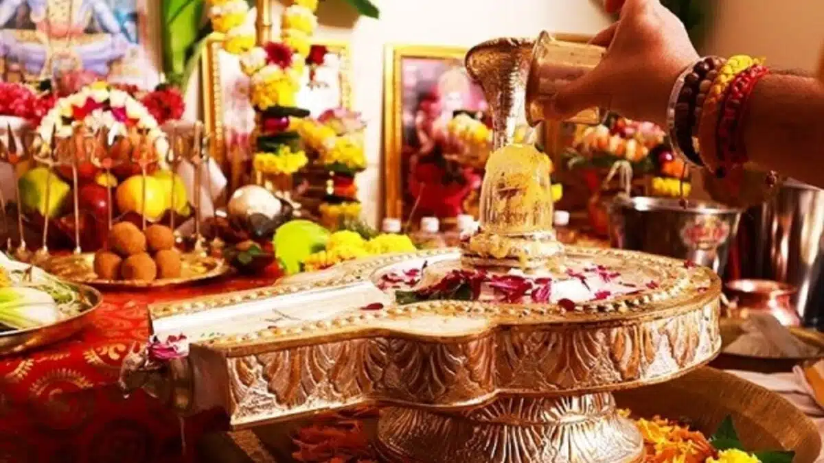 On Pradosh Vrat, do the Abhishekam of Shivling with this method