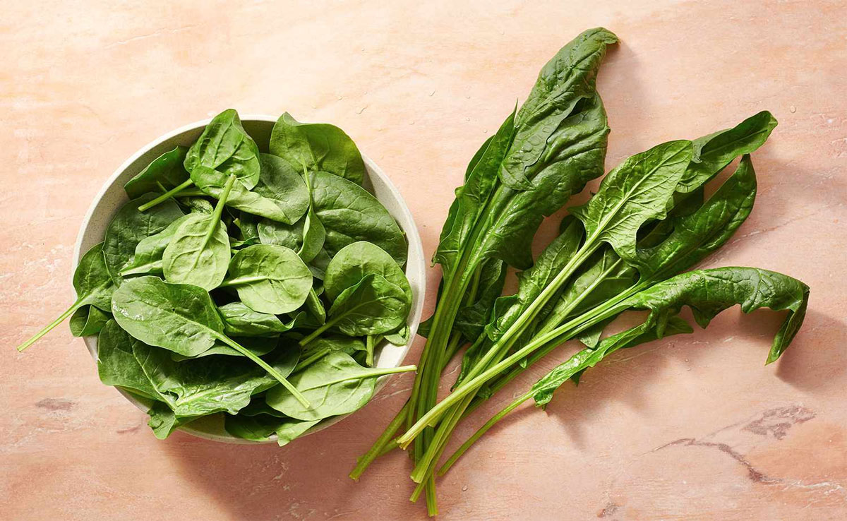 Spinach: A natural source of thick and healthy hair