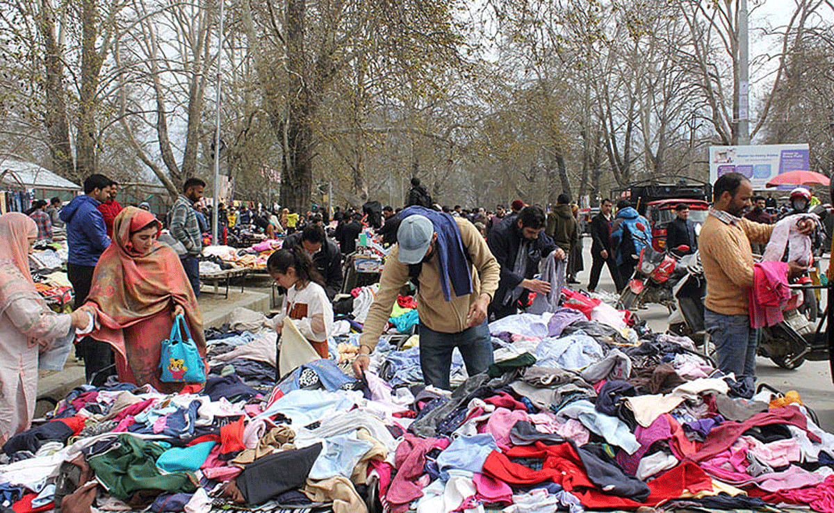 
Terrorists throw grenade in crowded Sunday market in Srinagar, 12 people injured