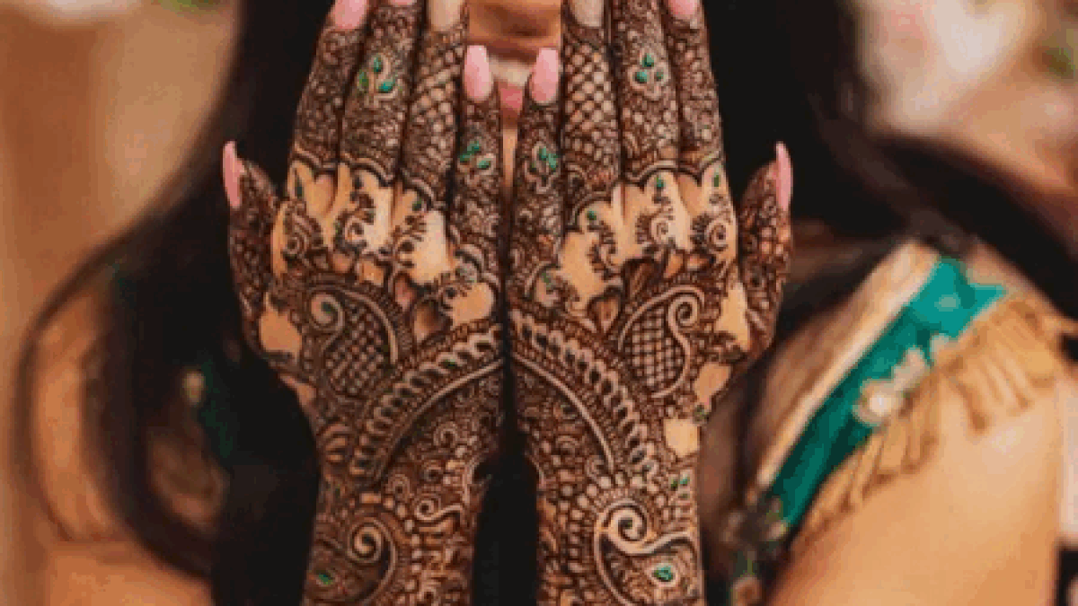 These Bridal Mehndi designs are very trendy these days