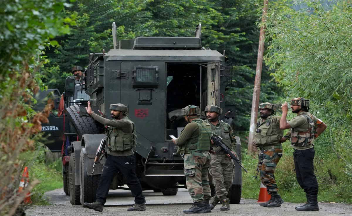 Three army soldiers injured in encounter with terrorists in Kishtwar,Jammu-Kashmir