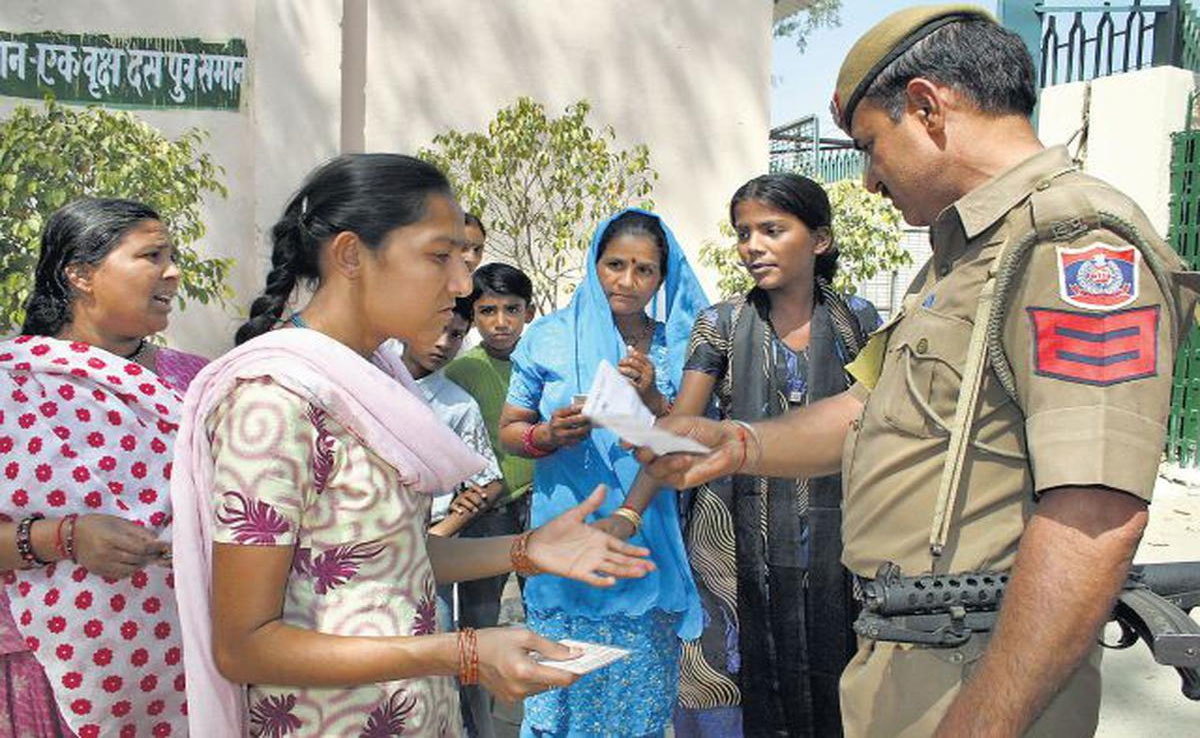 UP: Big action by Election Commission during voting in by-election, 7 policemen suspended