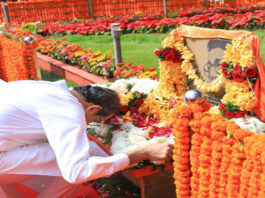 Uddhav Thackeray paid tribute to his father Balasaheb Thackeray on his death anniversary.