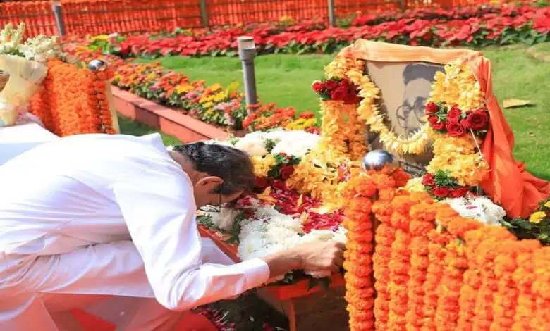 Uddhav Thackeray paid tribute to his father Balasaheb Thackeray on his death anniversary.