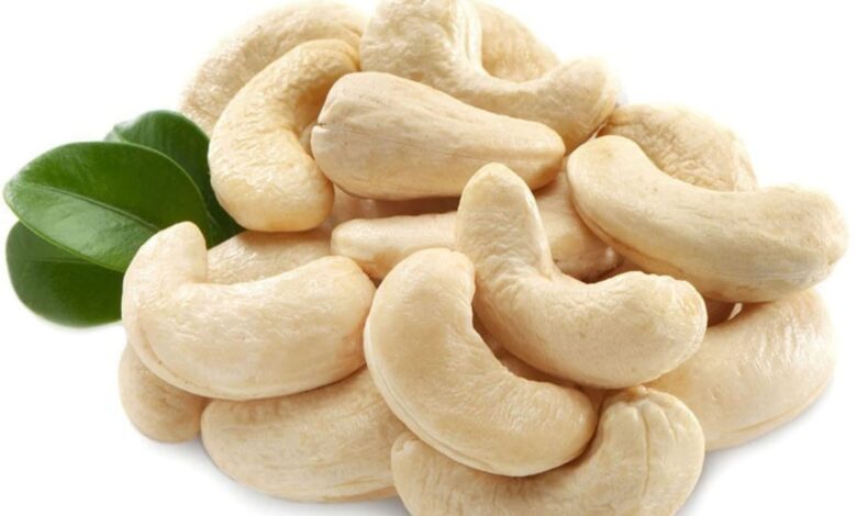 Which vitamin is found in cashew