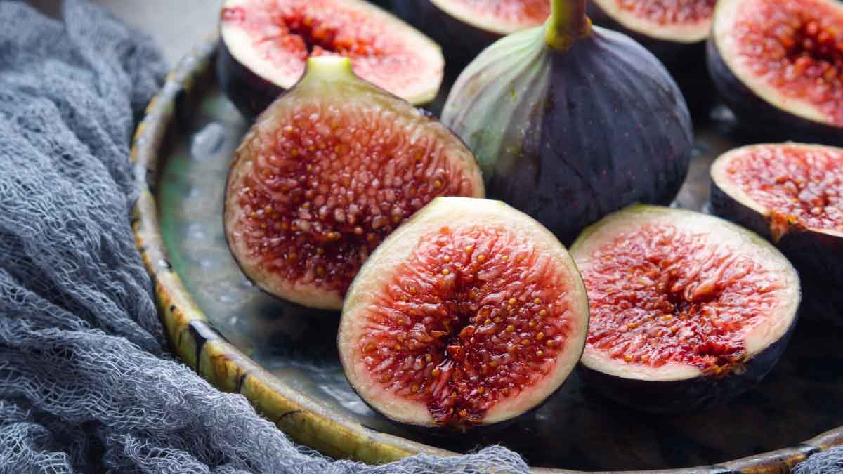 Which vitamin is found in figs