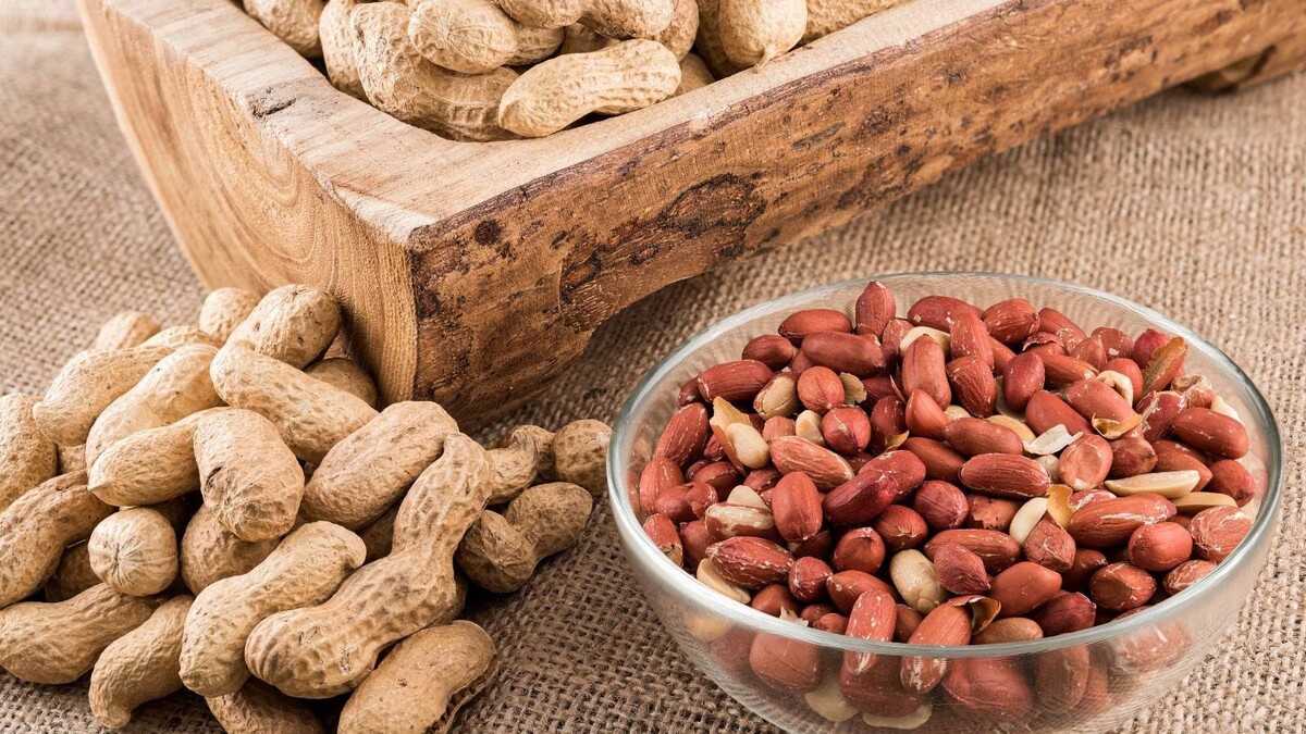 Which vitamin is found in peanuts