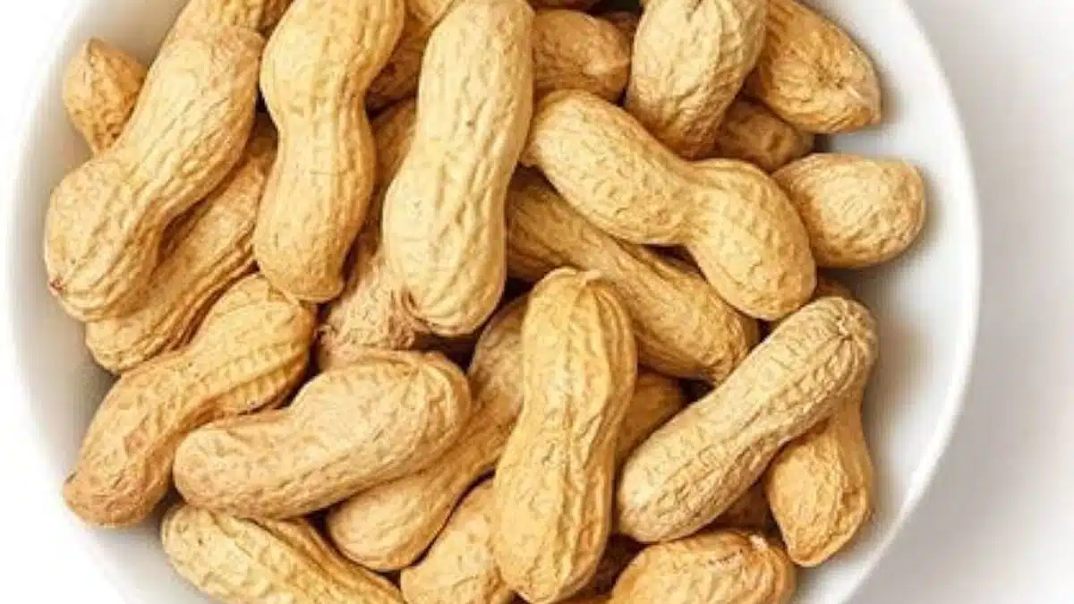 Which vitamin is found in peanuts