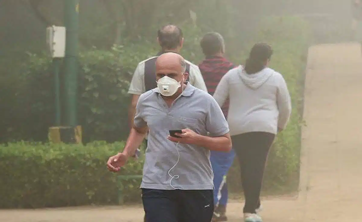 After Diwali, the air in Delhi became 'very bad', AQI was recorded above 380 in many areas.