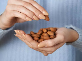 Eating too much Almond can cause these side effects, know how much to eat in a day?