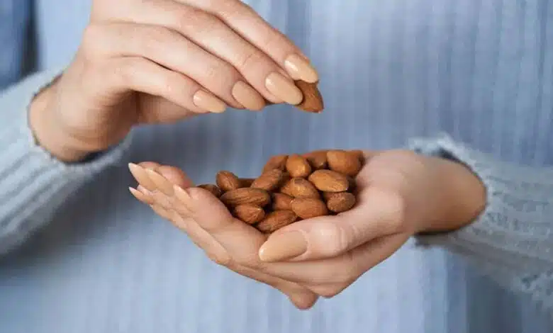 Eating too much Almond can cause these side effects, know how much to eat in a day?