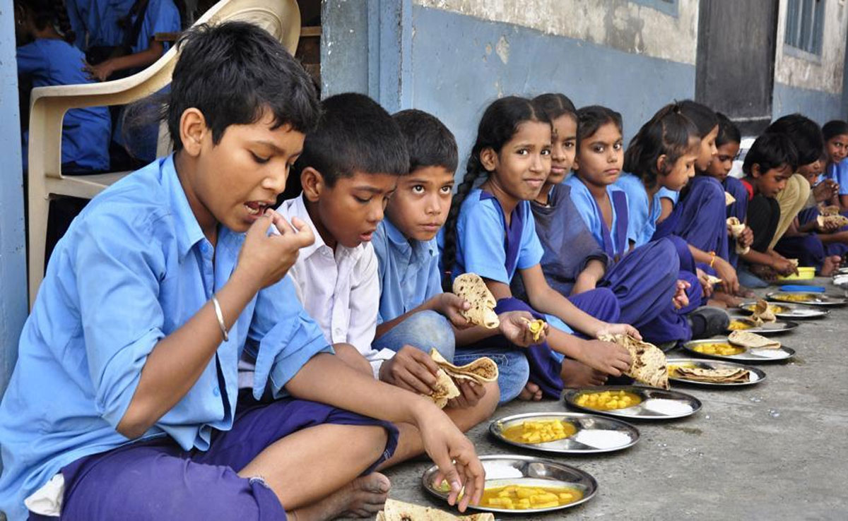 17 students admitted to hospital after eating mid-day meal in Telangana, investigation ordered