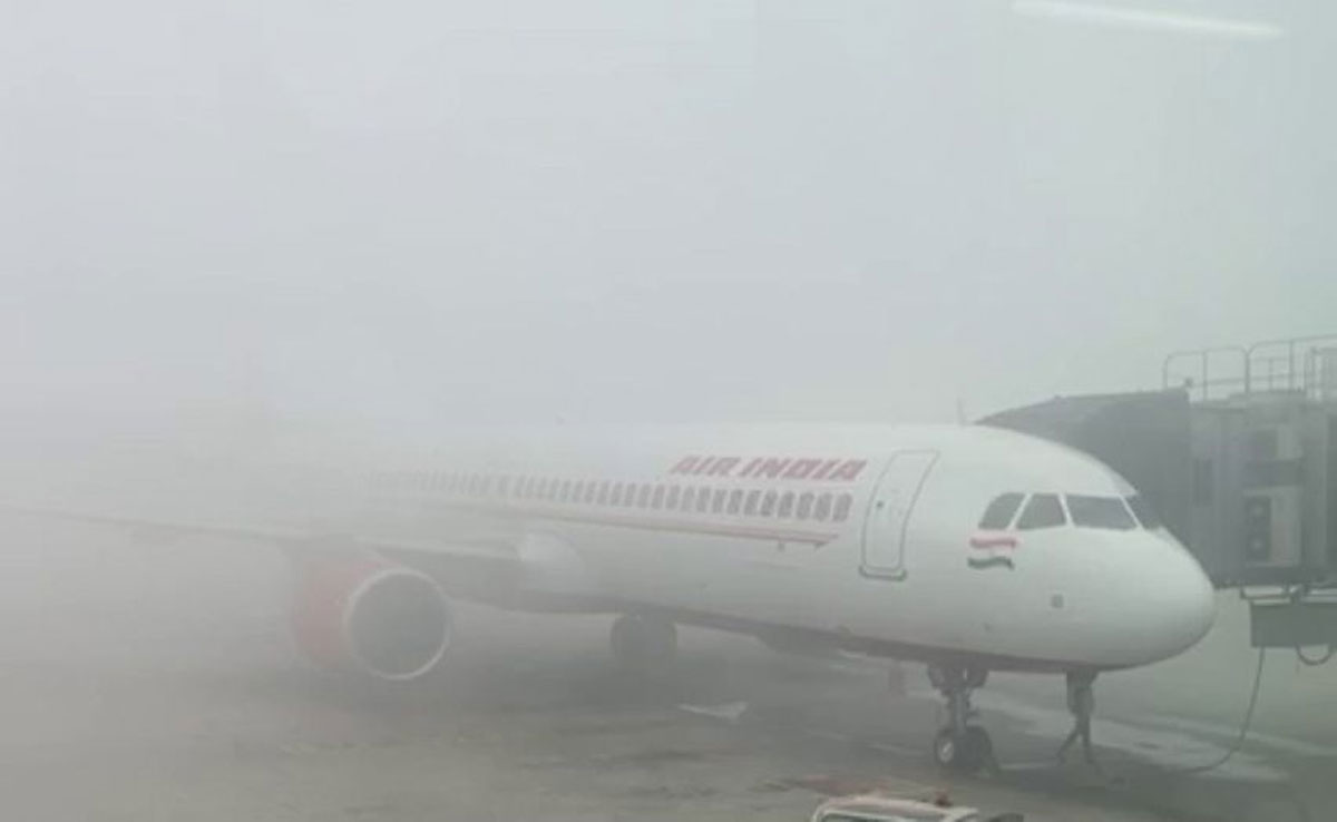 Thick layer of fog covered Delhi and many parts of North India, visibility dropped to 50 meters.