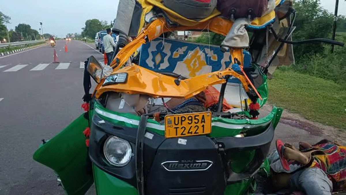 DCM hits autorickshaw in Hardoi, UP, ten people killed, four injured