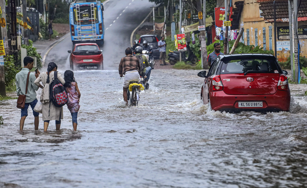 Kerala: Heavy rain expected in next 5 days, yellow alert issued for 10 districts