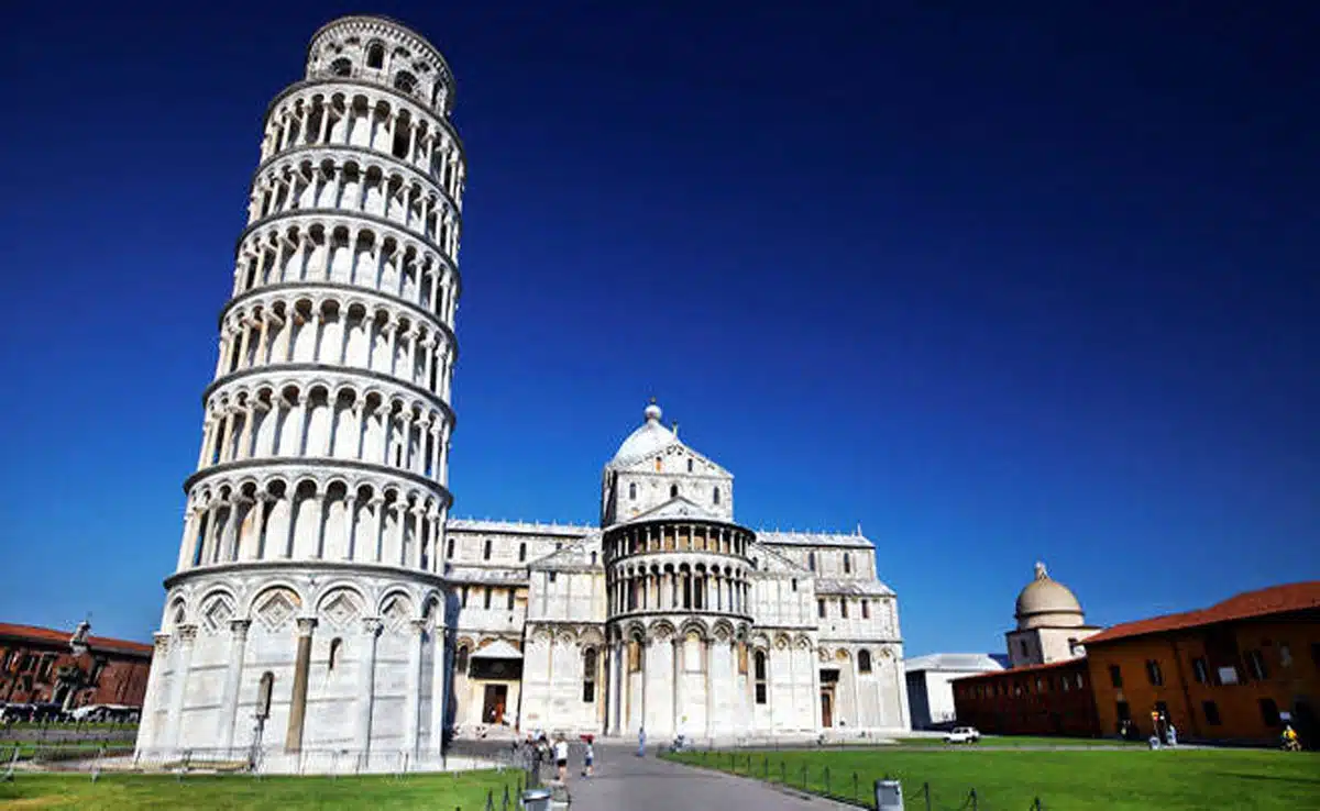 Leaning Tower of Pisa: a mysterious building