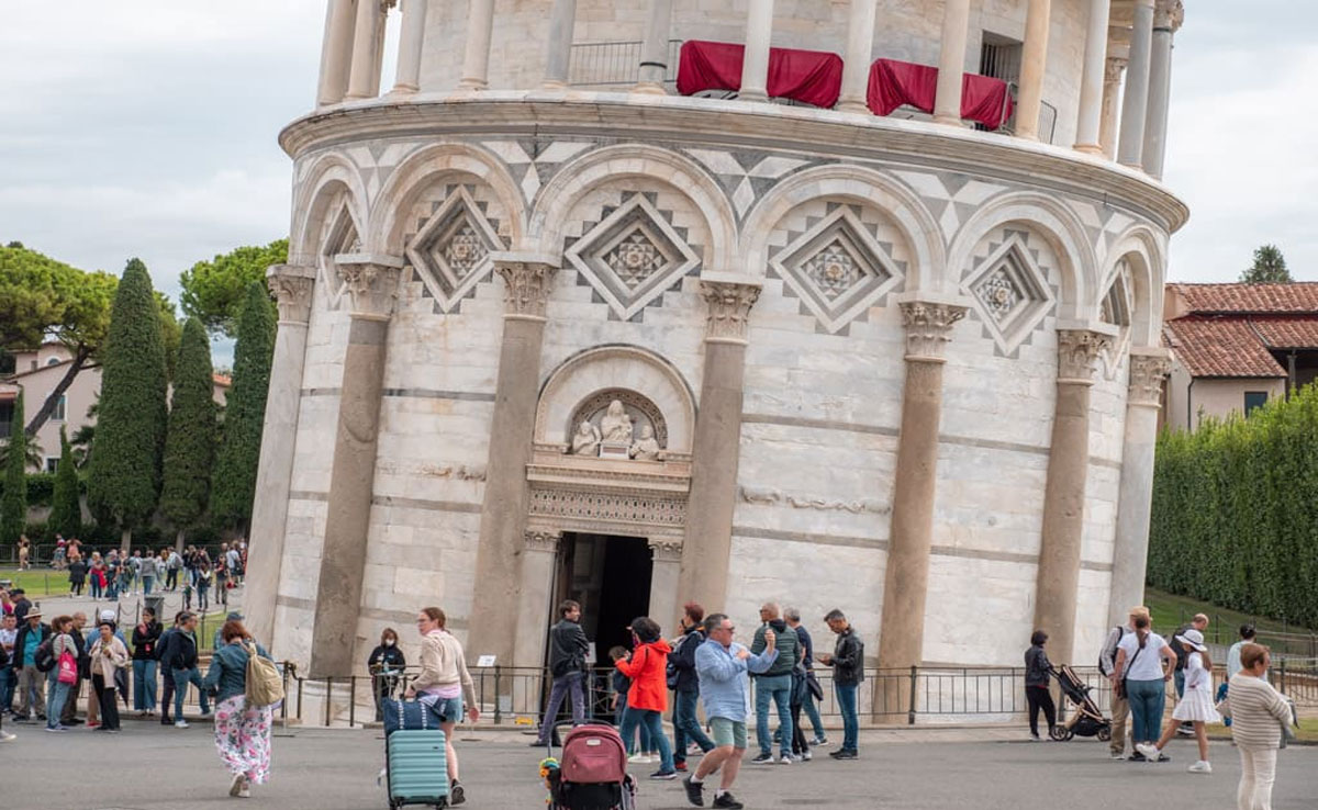 Leaning Tower of Pisa: a mysterious building