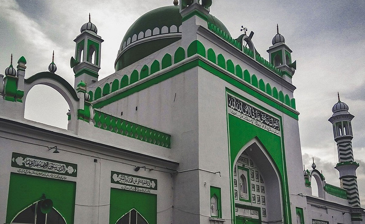 Internet and schools closed due to violence over mosque survey in UP's Sambhal