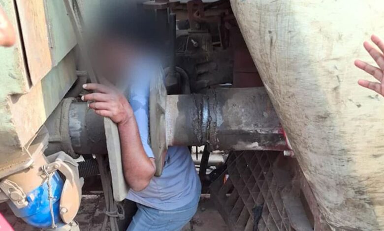 A railway employee died during shunting of Lucknow-Barauni Express in Begusarai, Bihar.