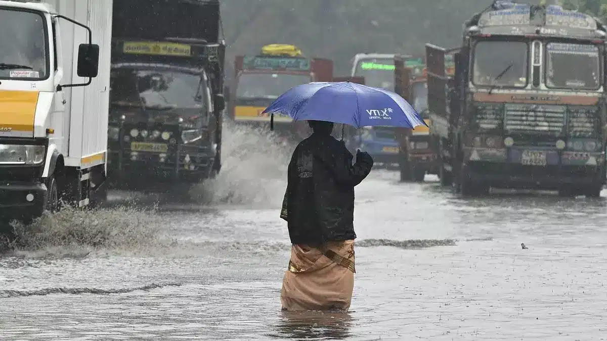 Cyclone Fengal: Cyclone reaches near Tamil Nadu, disaster teams on high alert