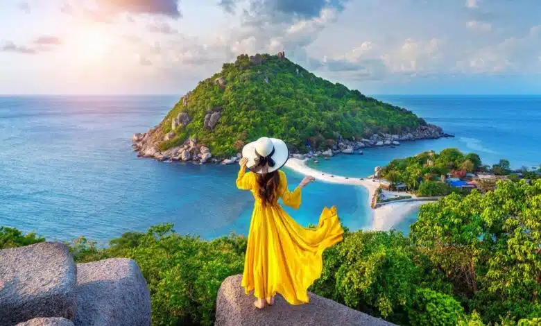 Here is a list of 5 amazing travel destinations known for their beauty, history and unique experiences: