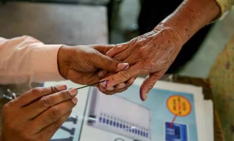 UP: Big action by Election Commission during voting in by-election, 7 policemen suspended