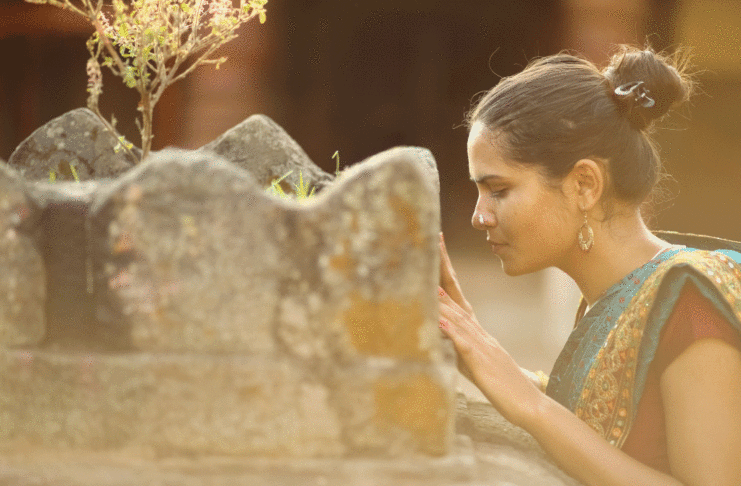 Which mantra should be chanted while offering water to Tulsi?