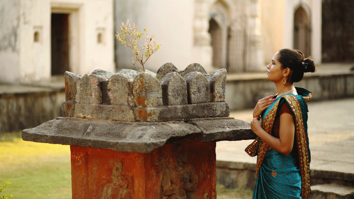 Which mantra should be chanted while offering water to Tulsi?