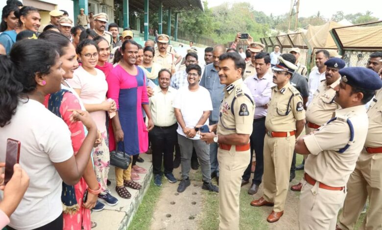 44 transgenders recruited as traffic assistants in Hyderabad