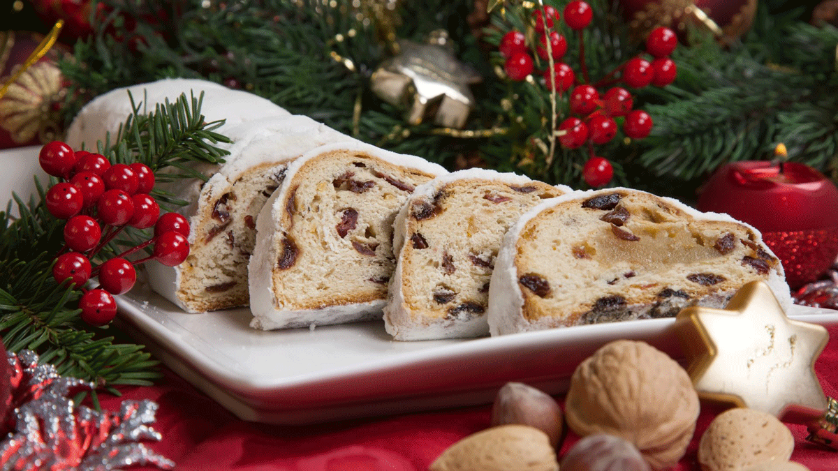 5 Christmas Cakes From Around the World That Will Make Your Holidays Even Sweeter